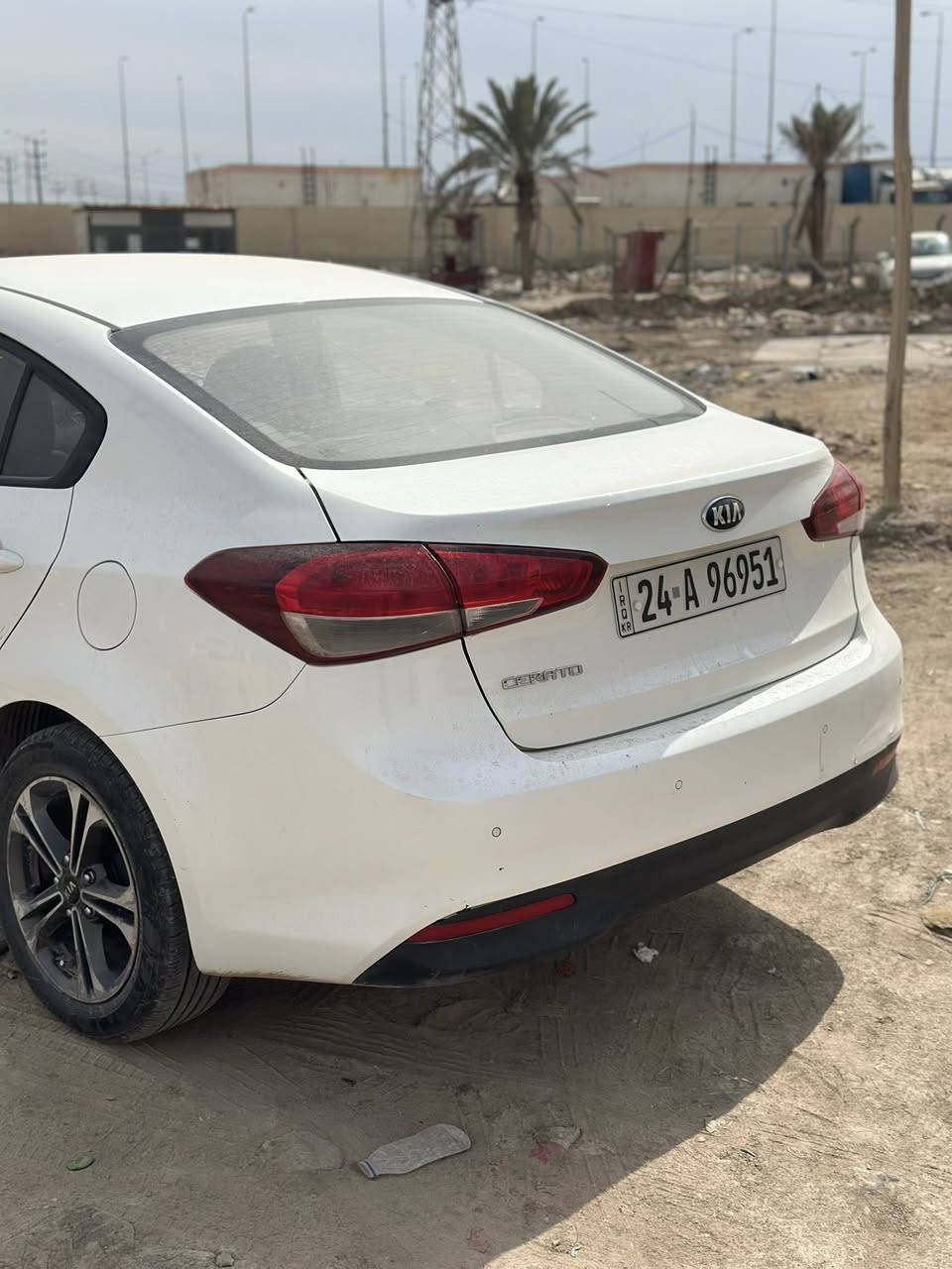 كيا سيراتو 2017خليجي سيارة جديدة كلش بعدهي على وضع شركة بيه صبغ نص جاملغ الخلفي وملاون الباب فقط سيارة جديدة كلش السعر 118مكانه الديوانيه الاستفسار الاتصال على رقم
***********مواصفات السيارة 

تحكم ستيرن فول ويلكب كروم اشاير بلمري محرك ١٦٠٠سياره جديده كلش وجاهزه برغي نقص مابيه
