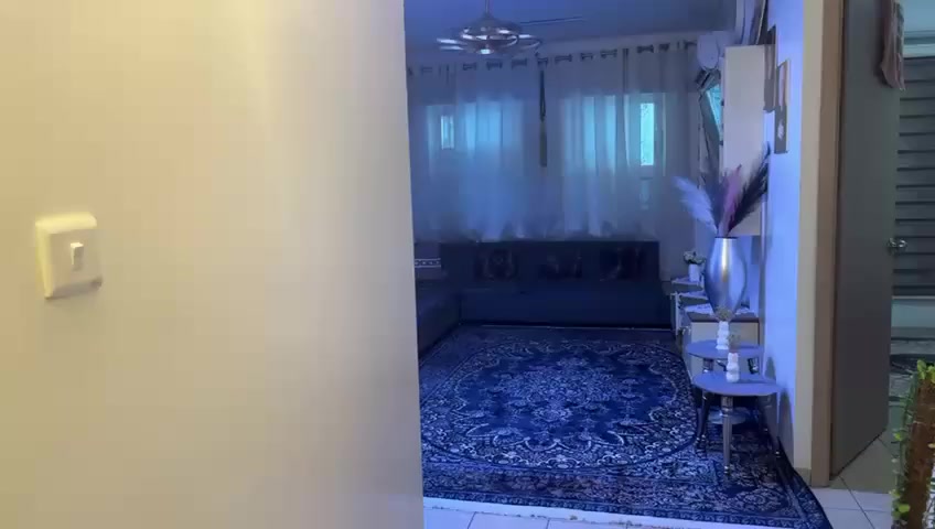 للبيع شقة 100م غربي مجمع B3
طابق 9  الواصل 20 للبيع مع اثاث كامل غير مطلوبه مصفره من كلشي

للبيع ***********
