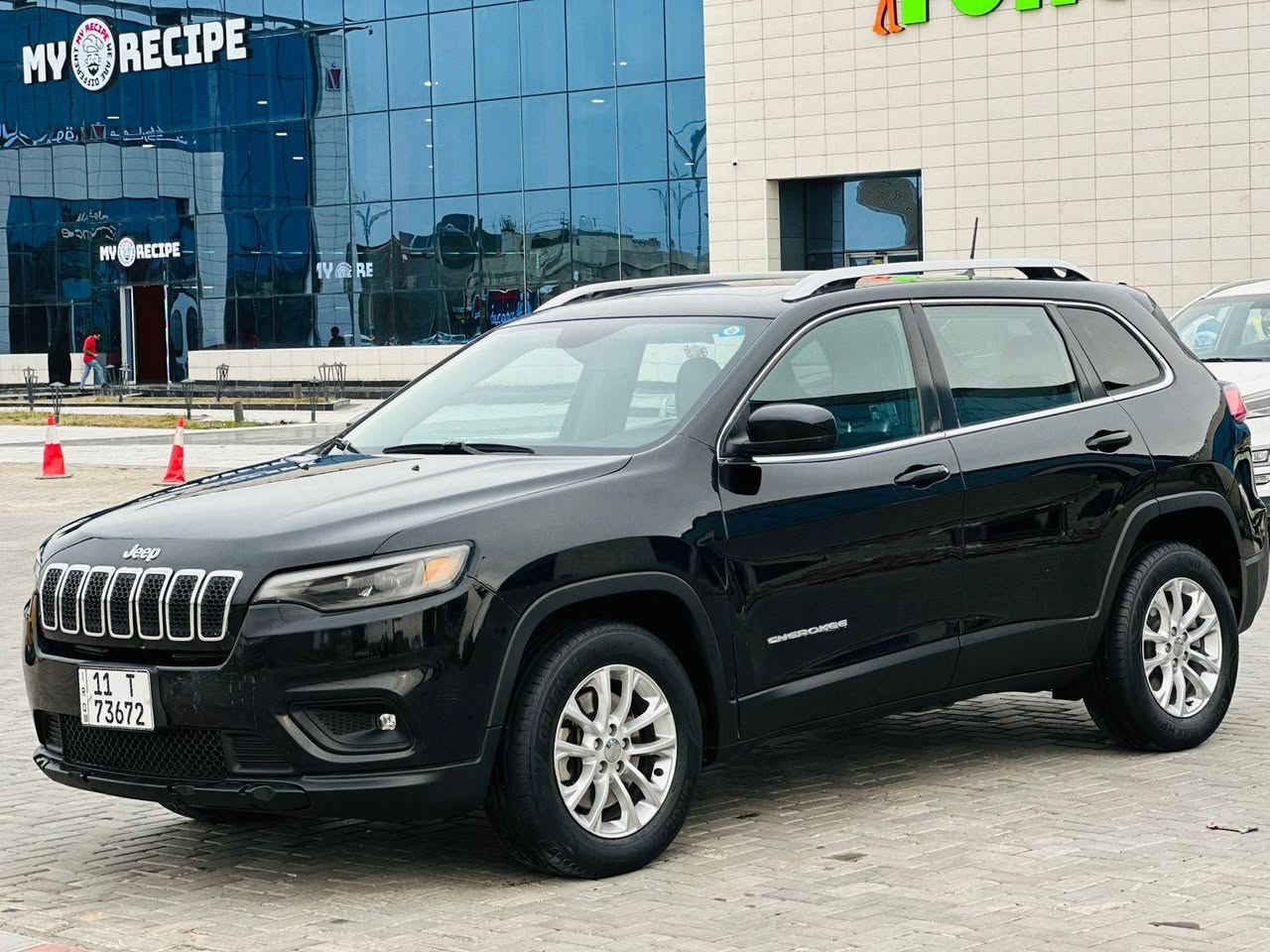 سلام عليكم جيب بزون موديل 2019 السعر 132 وبي مجال قطعتين صبغ فول موصفات مكينه V6 3600 بنراما قطعتين صندوك كهربائي اربع وضعيات قياده بصمت تشغيل وبصمت ابواب كشنات جلد تدفئه تبريد شاشه كبيره كامره خلفيه دواره تحكم ستيرن جهتين كشنات كهرباء فو وريل مكينه وكير مكفوله تخم تاير حداديه رقم دولي سنويه لــ 29 تحويل مباشر العنوان كربلاء للستفسار***********
