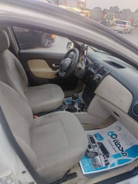 اسم السيارة : رينو سمبول الموديل :2017 /رقم بغداد   اللون : ابيض  السي...