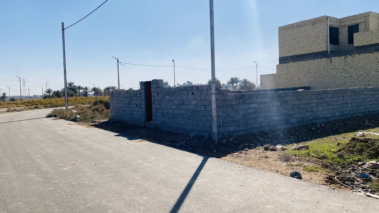 عرصة 200 متر للبيع في مجمع توحيد الثاني طريق السنيه السياحي مسيجه وقريبة عالشارع. 
***********
