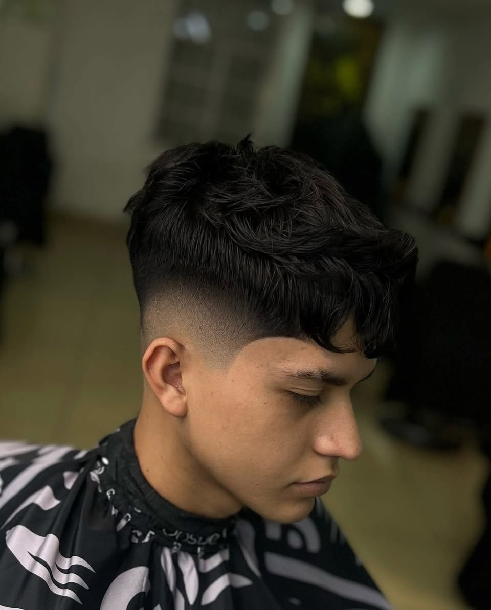 بسم الله الرحمان الرحيم
مرحبا اخواني الأعزاء 
اخوكم حلاق دلفري داخل مجمع بسمايه وهذا باب رزقي 
أجيك للشقه واحلقك وخليلك تنضيف والوزك واروح واني الممنون وقتي من ساعه 6 العصر لل 11. بليل متوفر بكل وقت الكبير 10 والصغير 4 آلاف دينار والما عنده اجي واحلقه واروح واني الممنون …ملاحضه  الحالتهم تعبانه أجيك للبيت واني خادم وممنون خدمه 14 سنه بهاي المهنه والحمدالله والشكر   ((للحجز مراسله الصفحه تفضلو))  *********** واتساب
