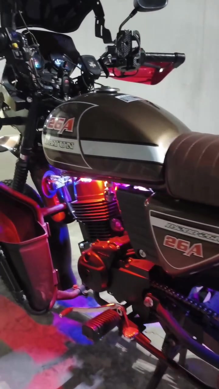 دايون للبيع 2025 محرك 200cc رقم أربيل سنويه بأسمي مناقصها أي شي نضيفه كلش مصارلها سنه وشهرين يمي ومتوازي على بيعتها لأن عندي عمليه الشراي يخابرني على ذني الأرقام *********** *********** وشكرا
