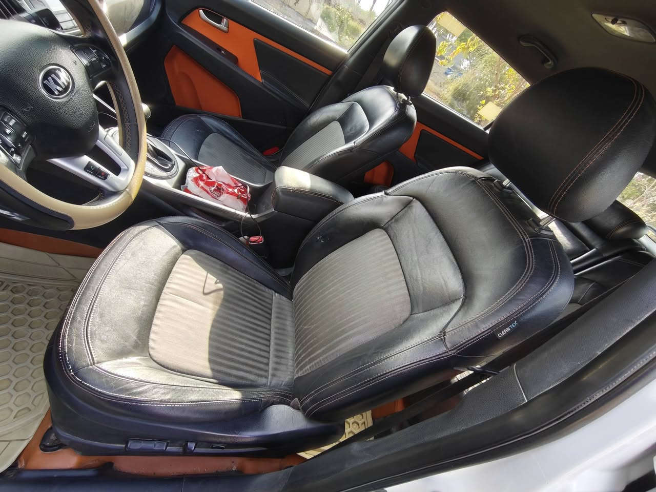 سبورتج 2013
رقم دهوك 
محرك 2000 جديد قبل شهر شاده
السياره جاهزه من كلشي
صبغ شي قليل بالبنيد والبقيه مكفول كما موضح بالسونار المرفق مع الصور
السعر 140 وبيه مجال قليل
الاتصال***********
