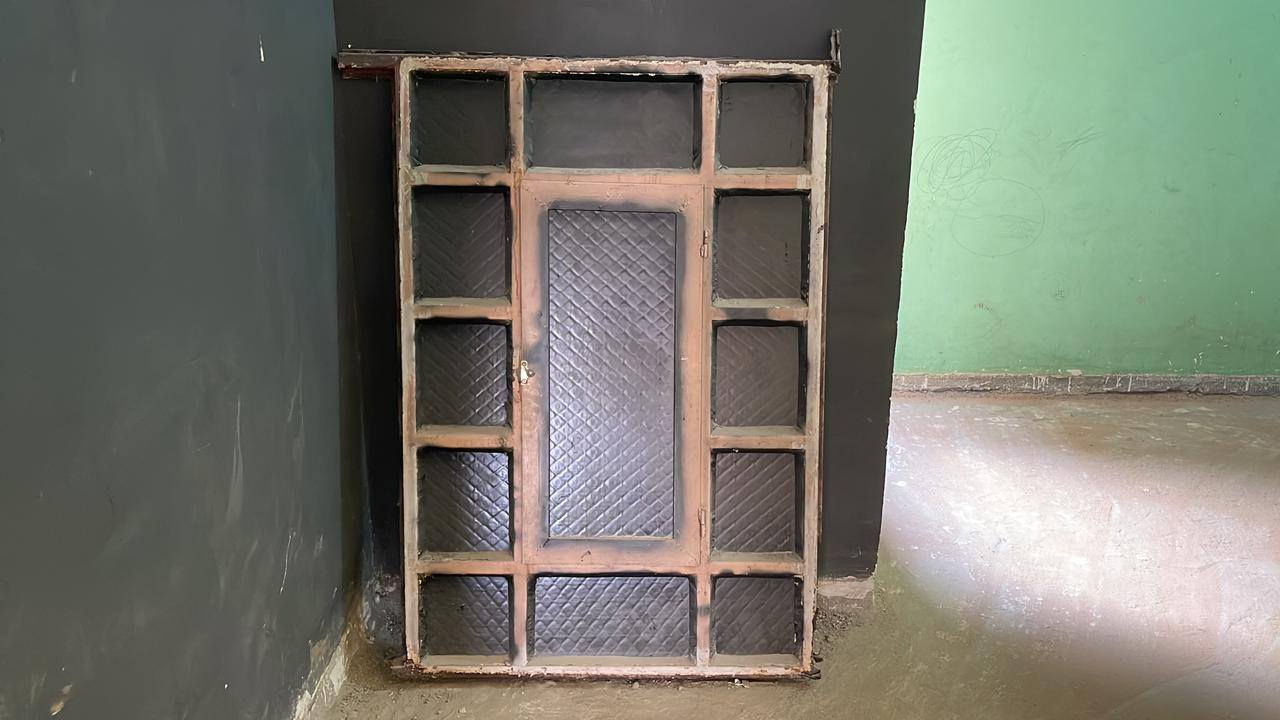 بيبان 8 للبيع كاملات مستخدمات خشب سعر الباب هوة ولجرجوبة مالتة 145 وبيهن مجال ***********
