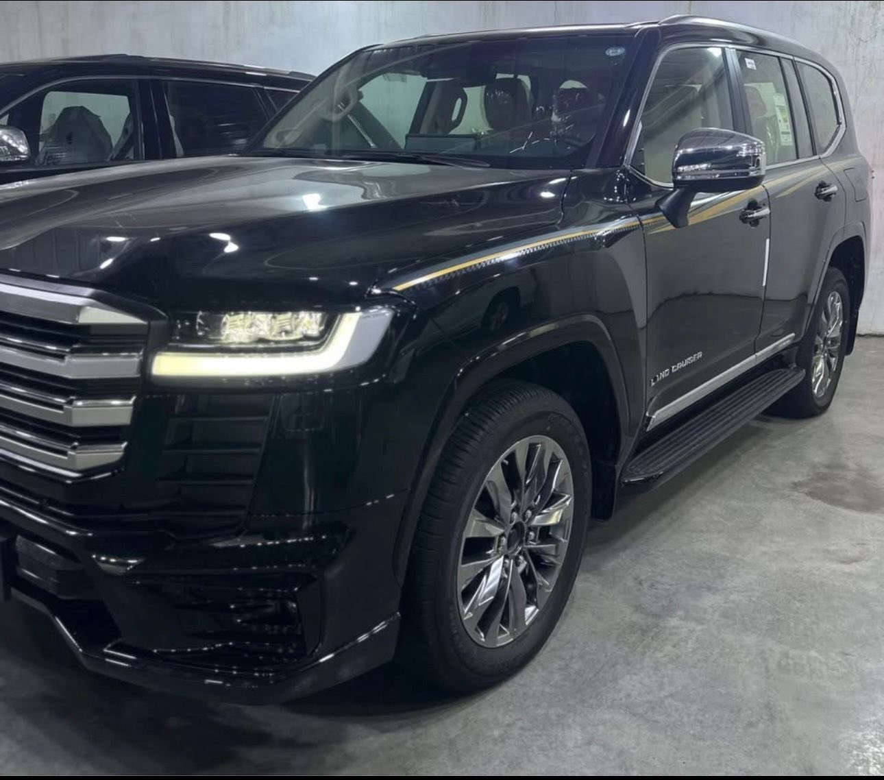 لاند كروز FXR لمتد – موديل 2024
قوة… فخامة… وأمان بلا حدود 🔥

امتلك سيارة تجمع بين الهيبة والأداء العالي مع أعلى مواصفات الراحة والأمان:

✨ المواصفات البارزة:
 • 📡 رادار متطور لسلامتك على الطريق
 • 🌬 باب شفط إحكام وفخامة في كل إغلاق
 • 🚘 FXR لمتد – أعلى فئة لعشّاق التميز
 • 🛡 مكفول لراحة بالك وثقة طويلة الأمد
 • 📅 موديل 2024 – جديد بمعايير حديثة

💰 السعر: 84,000 دولار
🤳***********
