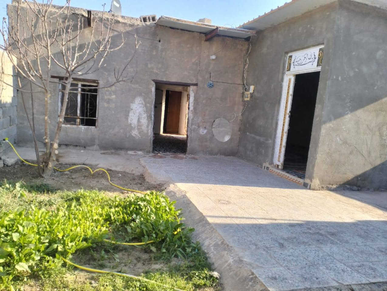 ياالله يوجد بيت زراعي للبيع مقابل مدرسة الخيرات يبعد عن الشارع العام مأتة متر  المساحه مئتين متر السعر يرجى الاتصال على الرقم التالي ***********
