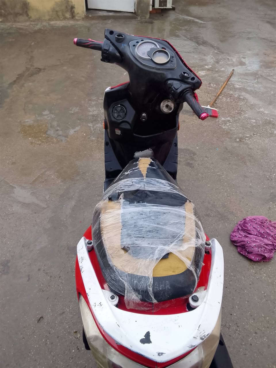 سلام عليكم شباب سكنس فحل للبيع الدراجه مجفته جديد وخير من الله يرادلهه بس باتري الدراجه دنكره سلف وبيهه فيلسه السعر 400وبيهه مجال *********** او مراوس بماكس مال لعب ويطي فرق المكان بغداد الكماليه
