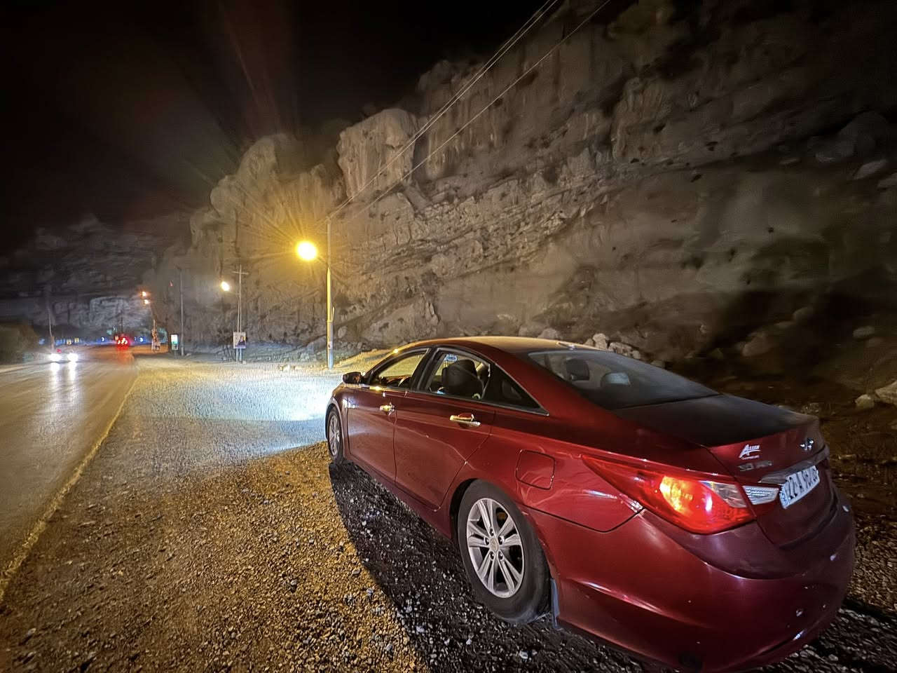 سوناتا ٢٠١١  أمريكي محوره غاز مكينه ٢٤٠٠ كير خير من الله تبريد ثلج شاشه تحكمات ستيرن السياره خير من الله بيها جاملغ ايمن نفس اللون وبيها طخه بصيطه بالباب الخف الصدر السياره رقم أربيل باسمي مداور باسرع وقت 
السعر ٩٦ وبيها مجال لاستفسار اكثر ***********
