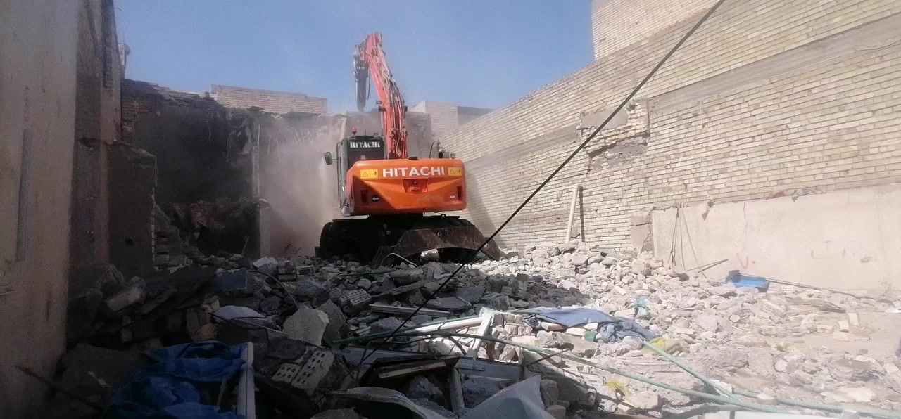 هدم الدور  تفليش كافة  المنازل البنايات
***********    انسب  الاسعار في بغداد 
 تفليش البيوت هدم المباني مع رفع الانقاض 
 ترميم المنازل البيوت المباني السكنية 
  وتنضيف الموقع بالكامل
