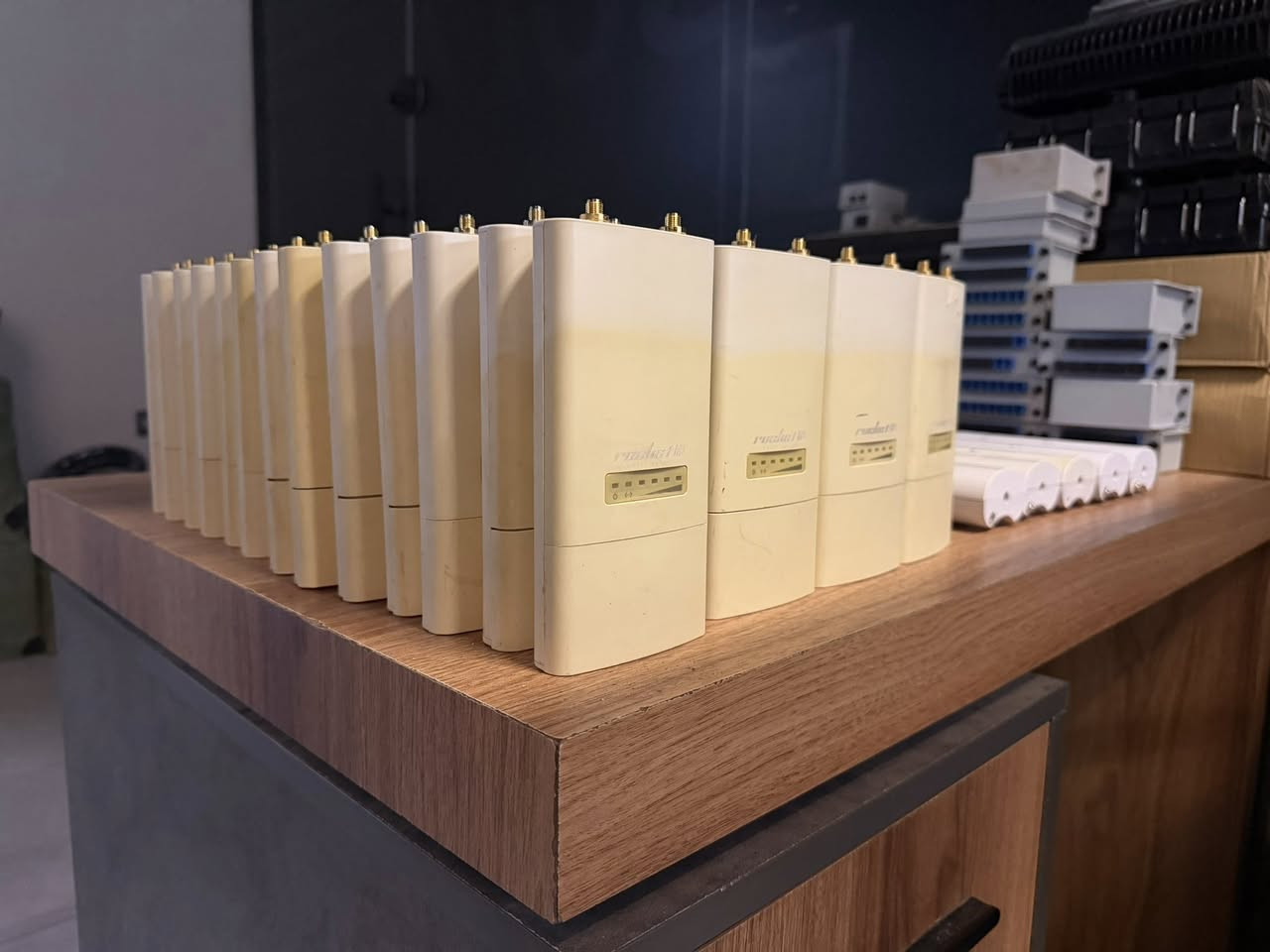 توفر لدى مكتبنا 
سكتر ubnt زاوية 120 نضافته 99‎%‎
سكتر ubnt زاوية 90 نضافته 99‎%‎
روكت xw 90 الف نضافته 99‎%‎
912 سعر القطعه 35 الف 
دش ubnt 30 سعر القطعه 75 الف
يوجد لدينا توصيل لكافة المحافظات 
***********
