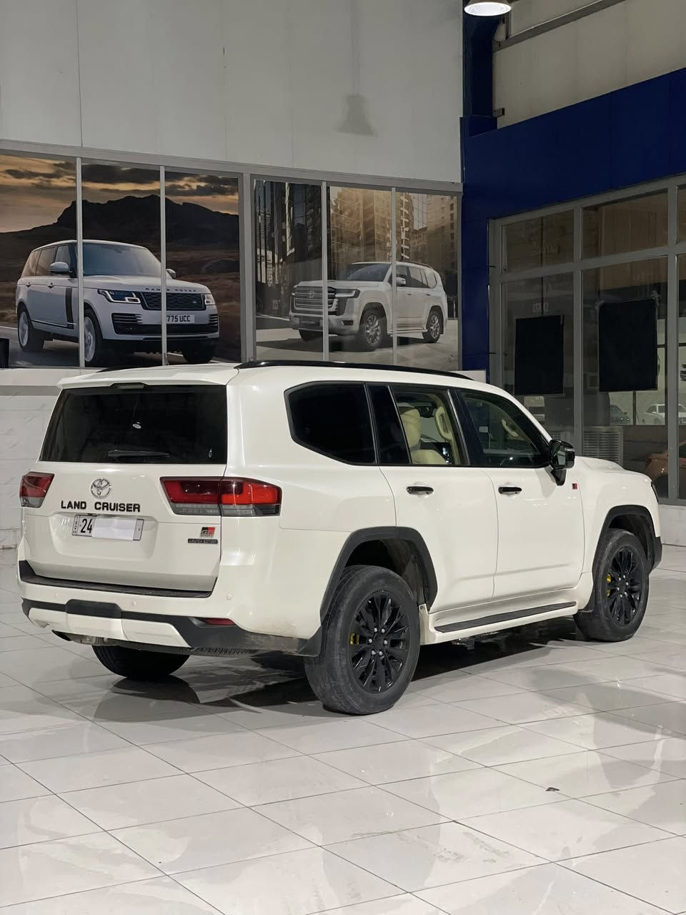 سلام عليكم
لاندكروزر جكساره 2023 
ماشية 125 الف كيلومتر 
‏ GXR 
6 سلندر تنفس طبيعي 
سعر 598 ورقة 🔥

  🔴 سونر موجوده بالمنشور بدون قطرة صبغ بدون تعديل مكفوله كفالة عامة حتى شخط مابي بشرط 
گير محرك كهربائيات بشرط (كبس)

‏‎ مواصفات 
8ايرباك 
ثلاجه 
فتحة (سلايد)
كشنات كهربائي موجلد 

‎رقم سنوية فحص هزة كلشي جديد
‎باسمي السنوية بشرط تحويل وغرامـة
‎عنوان محافظة دهوك 
‎للتواصل 
***********
***********
خط و واتساب متوفر ✅
