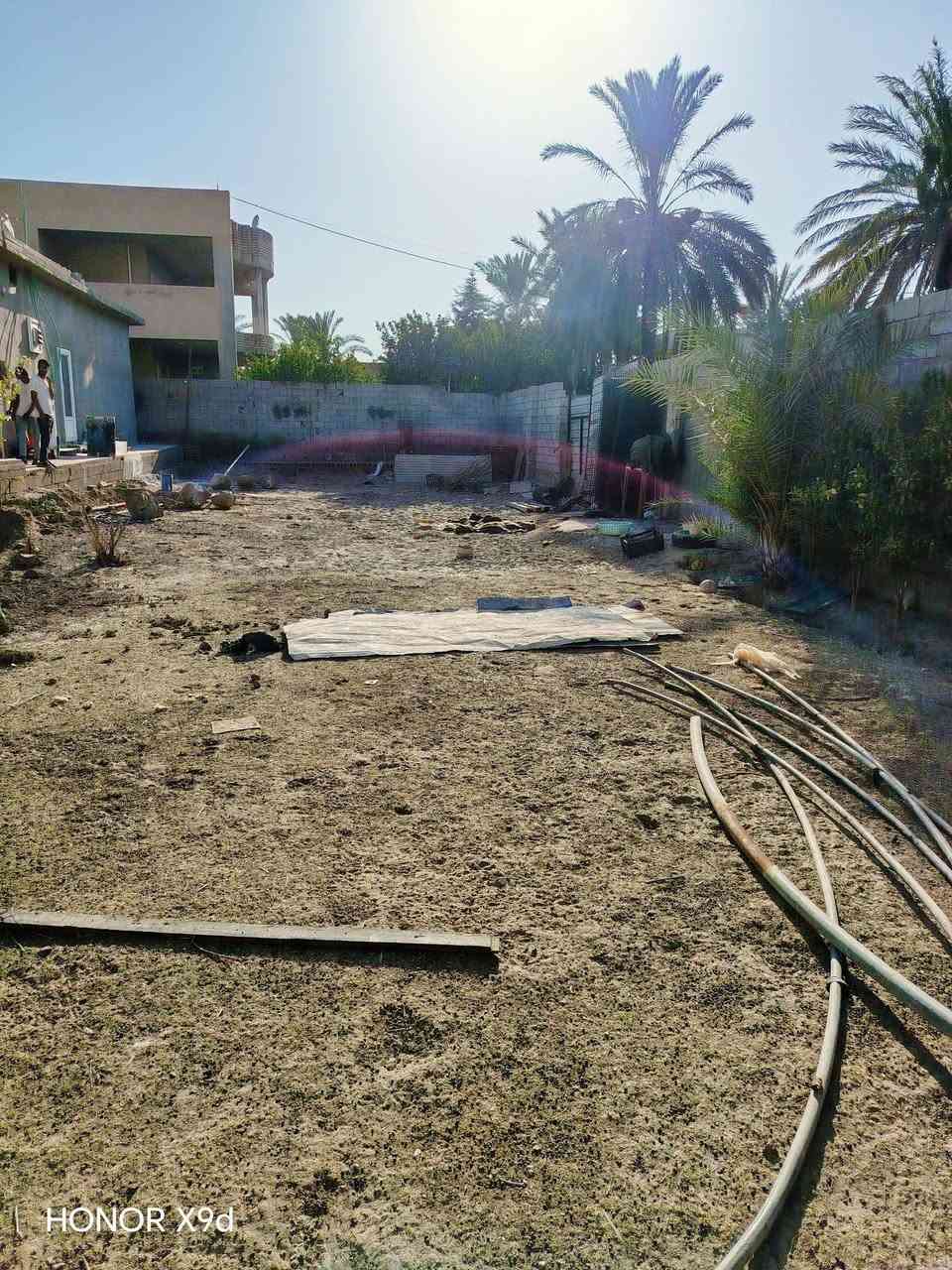 قطعة ارض للبيع مساحة 400م نزال 40 جبهة 10 المكان الراشدية غرب البحيرة للاستفسار ***********
