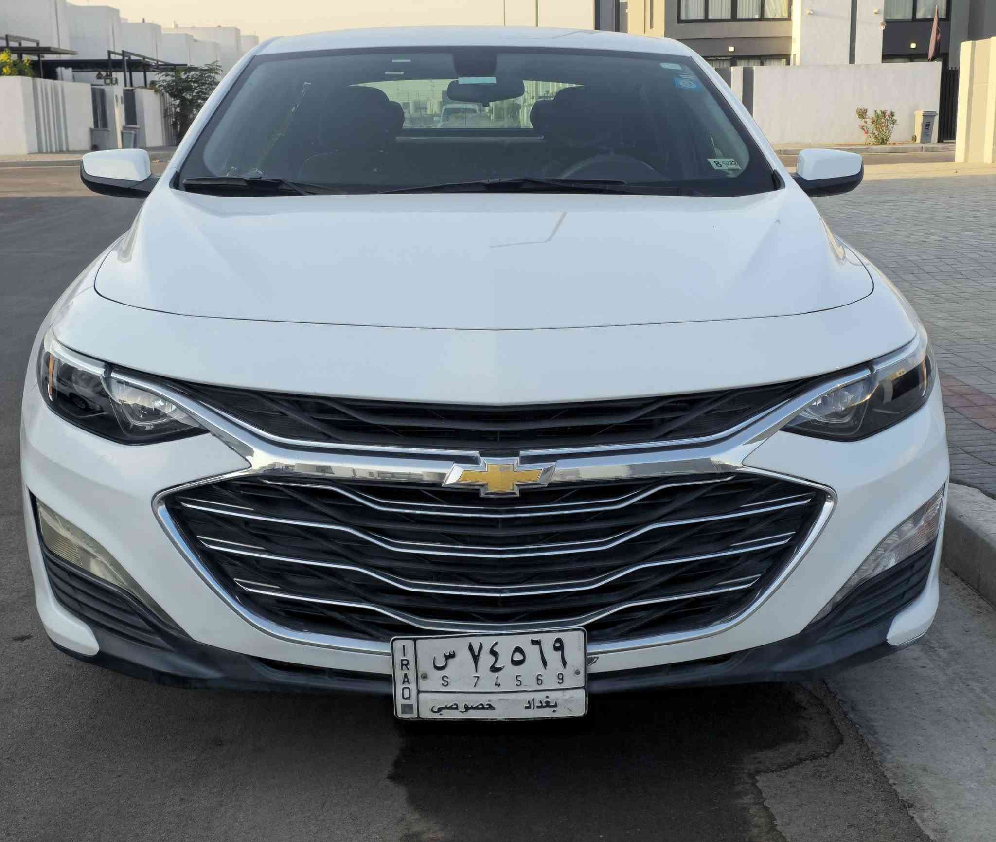 للبيع - شيفروليه ماليبو LT موديل 2020 لون ابيض
ضرر بسيط بدون صبغ جاملغ ايمن امامي  صور الحادث  مرفقة

 المواصفات:
 • المحرك: 1.5 لتر تيربو (1500 CC)
 • ناقل حركة أوتوماتيك
 • فئة LT
 • تشغيل بصمة + دخول ذكي
 • شاشة لمس 8 إنش
 • كاميرا خلفية
 • تشغيل عن بعد
 • بلوتوث + USB + أبل كاربلاي / أندرويد أوتو
 • مكيف أوتوماتيك
 • مصابيح LED نهارية
الاطارات الامامية والبارتري جدد
الاطارت الخلفية محتاجة الى تبديل

 عداد السيارة باميركا 64465 ميل 
حاليا 186000 كيلو
السيارة رقم بغداد .. معوقين باقي سنة و 10 اشهر
السعر  108

*********** بغداد
