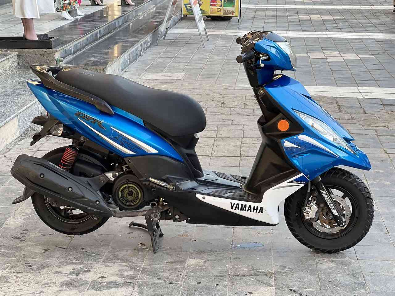 #جيتي ار وكاله ختم واحد وكفاله عامه 
شاشه ٣الوان بكلايت لد احمر صالصنه مشيفه
مكفوله كفاله عامه ضمانك سنه اذا مفتوحه ترجع الدراجه خير من الله نص نكره دراجه مال جناي وحيل معتني بيها بانزين كوله محسن دهن وفلتر شوته كل 15يوم ابدله 

مكان الدراجة بغداد البلديات
متواجد وتساب او الاتصال ***********
