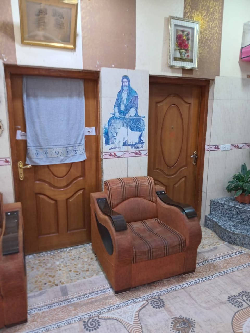 السلام عليكم 
دار للبيع في الشركة الصينيه (200m) (غرفتين+استقبال+صاله+مطبخ+ مجمع صحيات +صحيات خارجيه)
(سند 25)
بناء طابوك والسطح كونكريت
تبليط
ماء
كهرباء
يبعد عن الكورنيش ٥٠ متر 
السعر (100م) وبي مجال للشراي 
للتواصل هـ ***********
ومن الله التوفيق 💖💖
