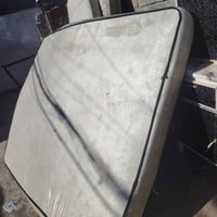 حي التراث البياع • سرير مستعمل • وجه وسخ