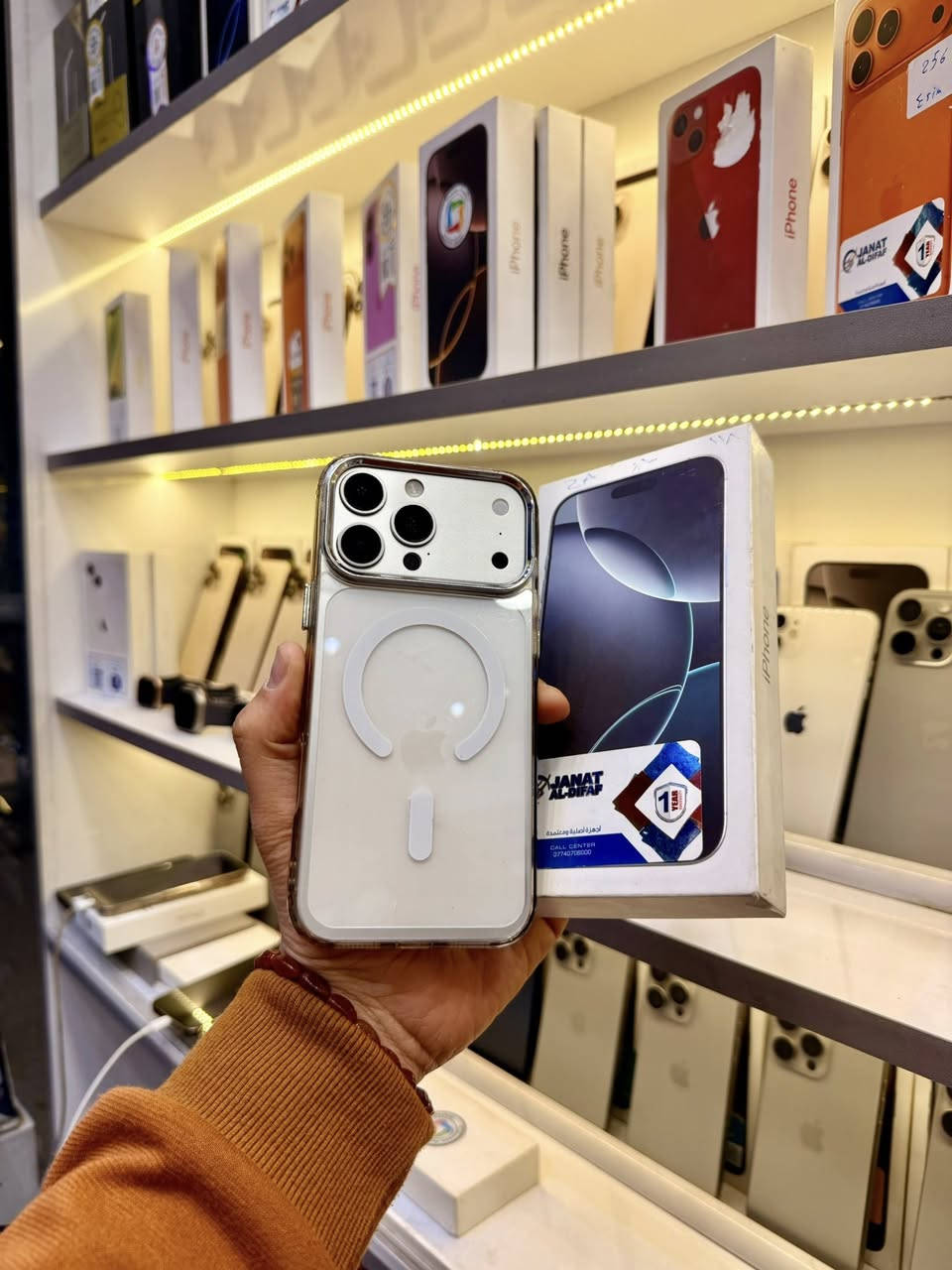 ايفون 16 برو ماكس لون مميز ابيض 256 بطارية 🔋 98‎%‎ 
خطين جهاز نظيف مكفول بلادي فقط الظهر مالته مفطر 
جهاز مكفول بلادي للبيع او مراوس مكاني النجف 
***********
مليون و175 سعرهةة جهاز مراوس عندك دزة
