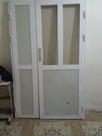 باب طلاكه وربع المنيوم. ارتفاع 210.. عرض130 السعر 75 07802788723