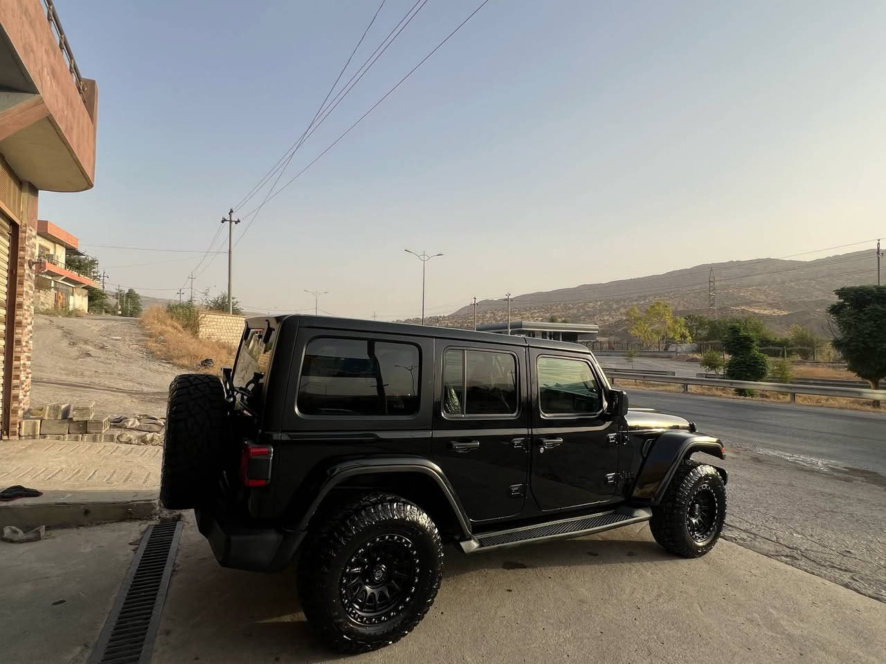 Jeep 2022
٦ بستن مەکينە مەرخوب
جيب 
موديّل / ٢٠٢٢
مواسفات / شاشه ، كاميره ، حهساس 4x4 , رادار، ئۆتۆ ستۆپ
٥ تايەوويل سپۆرت لۆک 
سەيارەکە بۆياخی نيە. کلين 
چاڵ و شوخت و قوپاوی نيە 
هەمووگيانی بەشەرت 
سەنەوی و رەقەم تازە 
کتابی جامرەش لەگەلە  
بيلاد جام رەشە لەزگە نيە
*********** 
٥٥ هەزار م رۆشتوە
