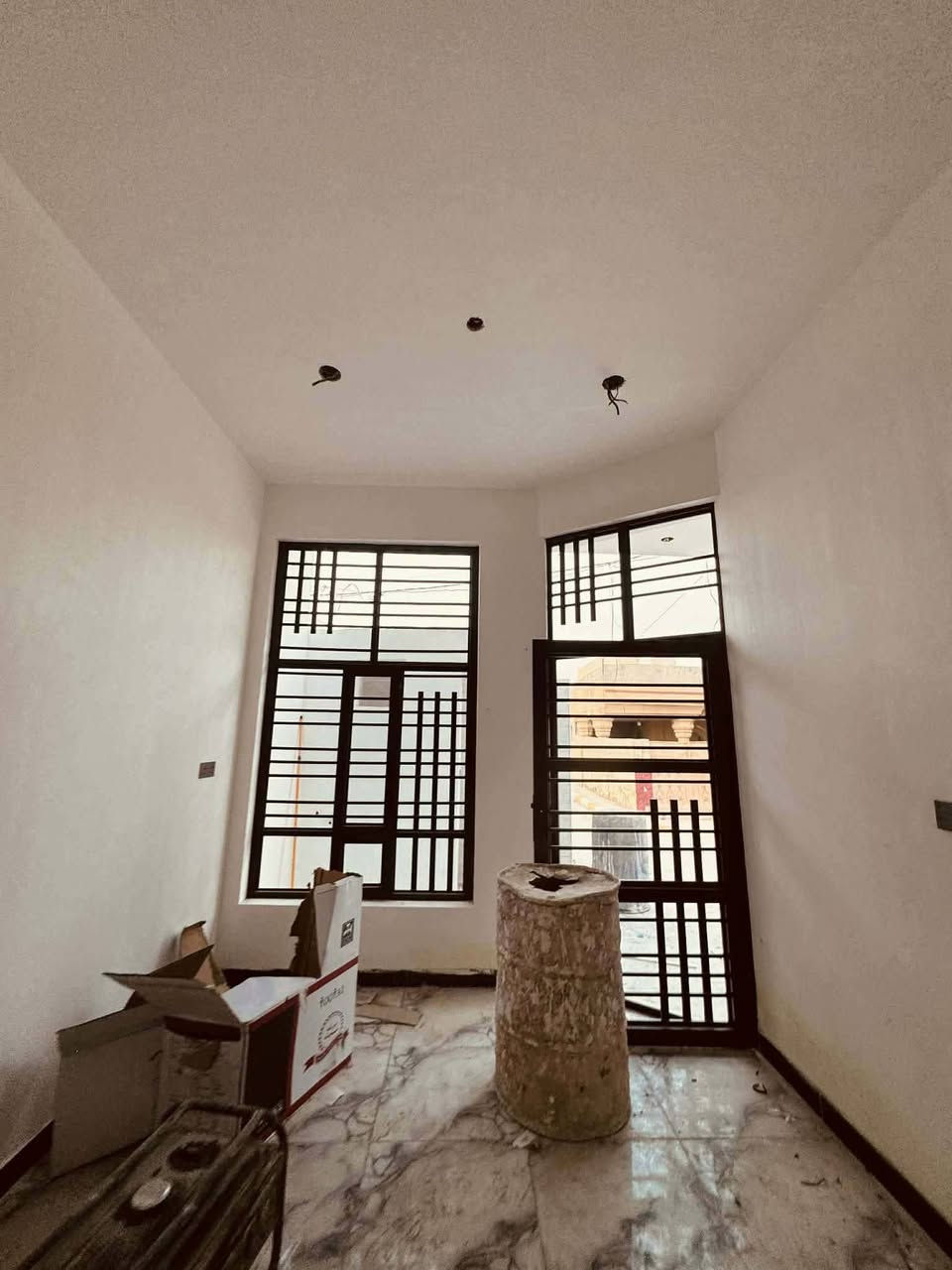 من رخصتك ادمن 

مشتملات عدد ثنين طابق ونص غرف عدد ثنين 

حمامات عدد تلاثه غرف عدد ثنين منطقة 

الشهداء ابو انسوره رقم العقار 7360 مساحة 

الواحد 125

الكاعيه صبه قبل البورسلين

السعر 115 وبي مجال

رقم الهاتف ***********
