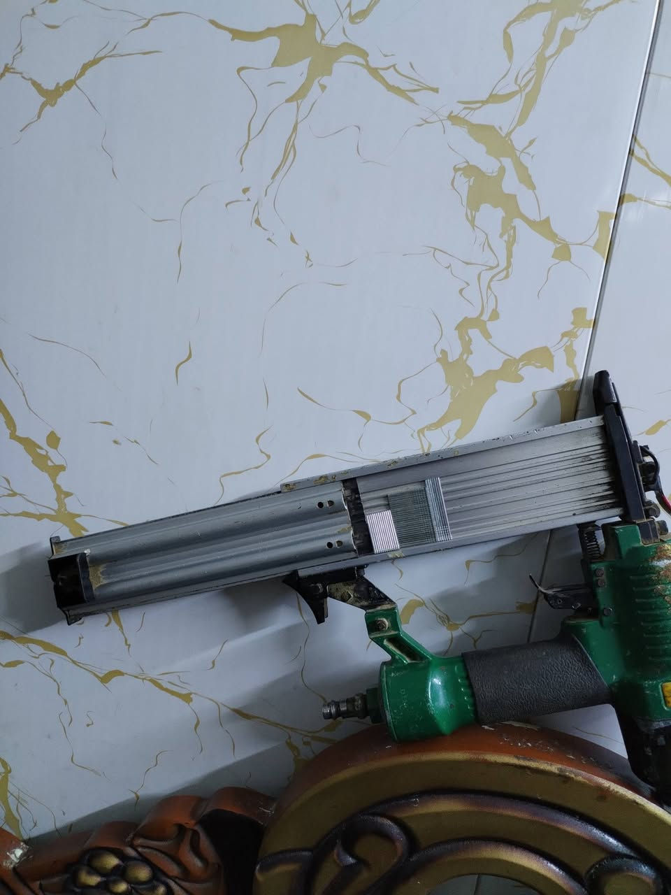 مسدس هواي بسامير  كل حجام البسامير يصيرله ٢٠ مكني بغداد ***********
