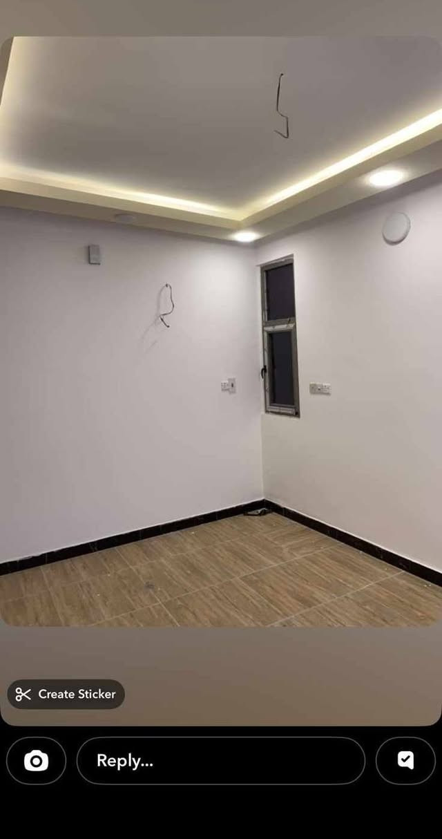 شقة للبيع مساحة ١٠٠ متر غرفتين وصالة وحمام ومطبخ معزول العنوان الاعظمية بالخدمي جهة السريع مال محمد القاسم بناء حديث مصعد شغال السعر ١١٥ وبي مجال
*********** حماده الطيب لترويج العقارات
