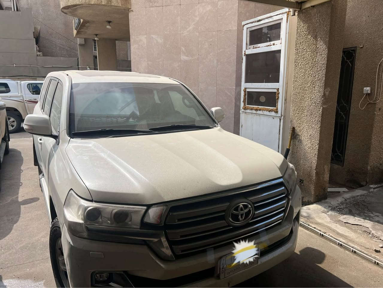 السلام عليكم 
لاندكروز 2020  
8 سلندر كاز كاز مصفح 
السياره مكفوله ما عدا شبر بالباب الخلفي موجود بالصور والدعاميان صبغ رقم بصره مكان السياره بغداد الاتصال عل الهاتف 
*********** بغداد, العراق
