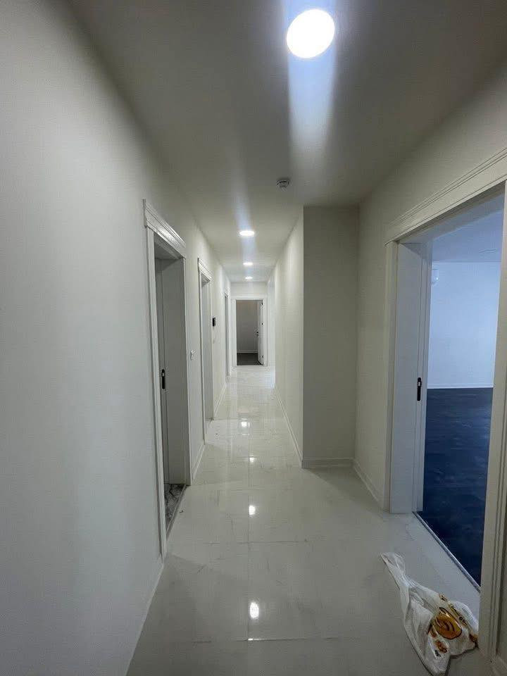 شقة للبيع في مجمع الروان  السكني 

إطلالة خارجية ع مطار 
بناية  r5
السعر. الكلي 345 مليون 
واصل 150 فقط  
   والكتبقي عله شكل دفعات كل 3 اشهر دفعه 
***********
