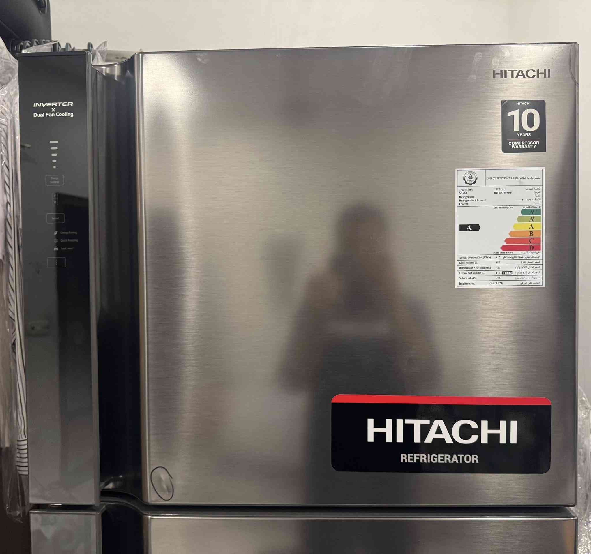 ثلاجة هيتاشي اصليه جديدة تضررت بالنقل
اللون رصاصي داكن (ستيل)
السعة 489 لتر او 17 قدم
تحكم خارجي
غير مستخدمه ولا دقيقه
سعر الجديدة الان مليون في بغداد 
بيها ضمان 10 سنوات من يوم 30/1/2026
الضرر رصعات خفيفة في الابواب
مثل ما موضح بالصور
الارتفاع 183 سم
العمق 74 سم
العرض 72 سم
السعر المطلوب 800 الف وبيها مجال
العنوان بغداد اليرموك
***********
عندي وتس اب

