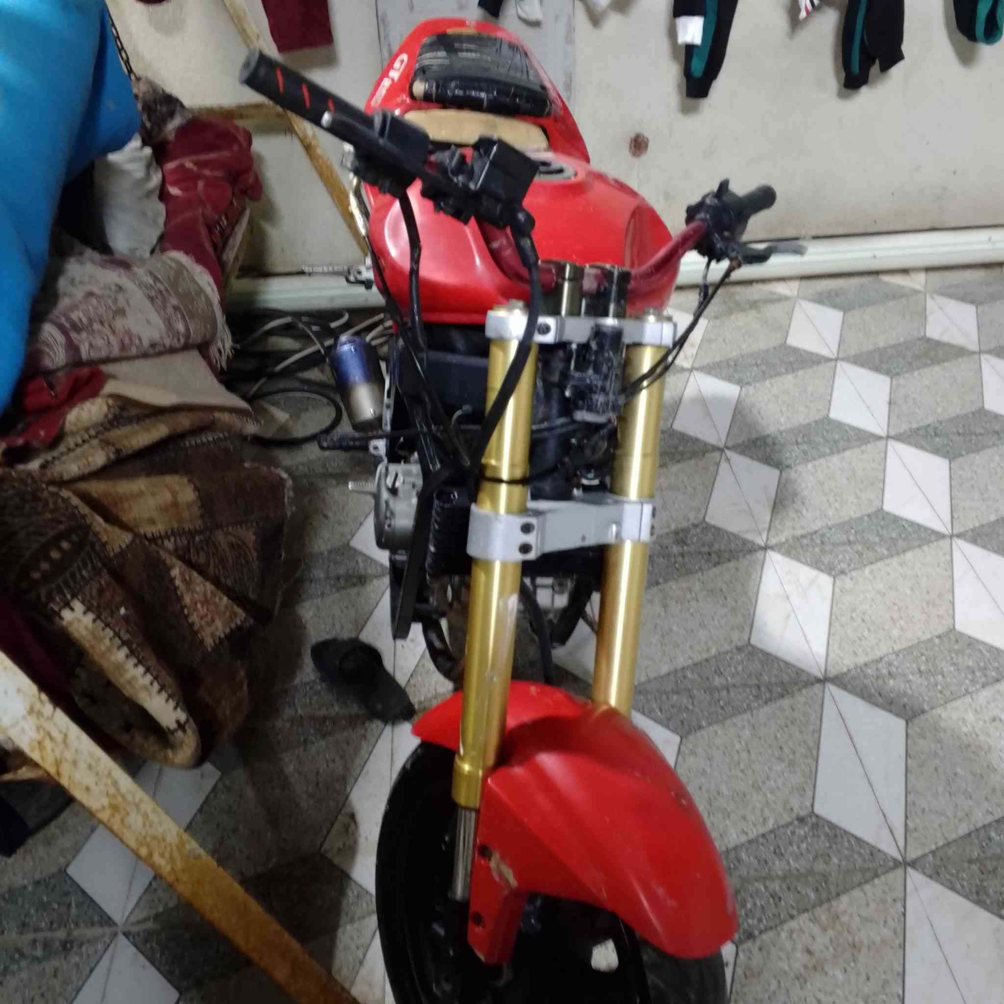 سلام عليكم بطح كاوسكي ربع البيع مكينة مفتوحة مبدل بيهة شي بس سنتر كزوز رياضي دبلت  خلفي وأمامي شغل سكان رياضي سعرها 450وبيهة مجل مكني بصرة جزيرة فيروزية وهاذة رقمي ***********
