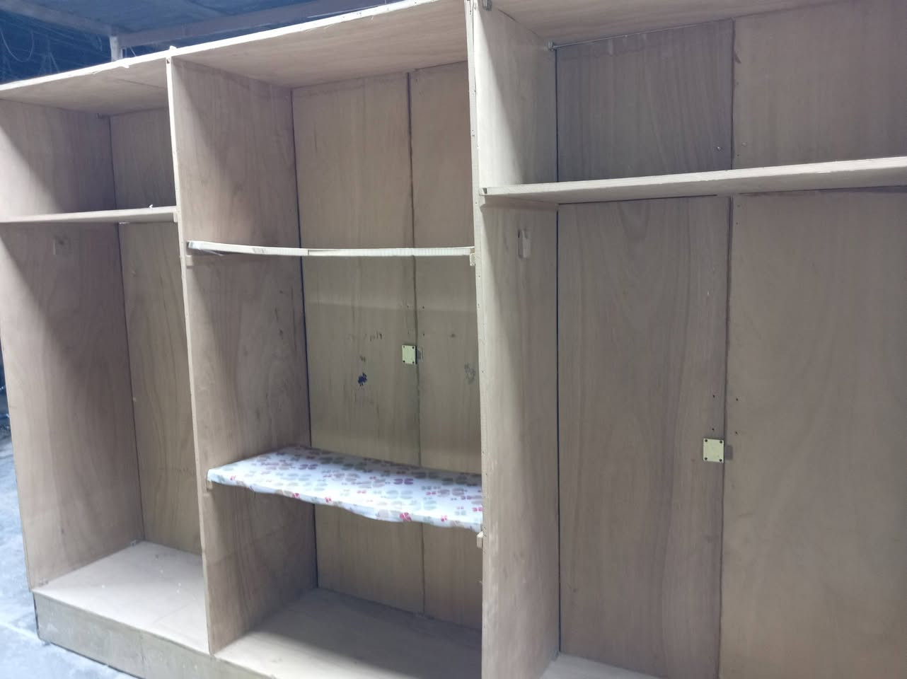 سلام عليكم كنتور صاج مستخدم نظيف سعر مناسب اكو توصيل داخل بغداد *********** وتساب
