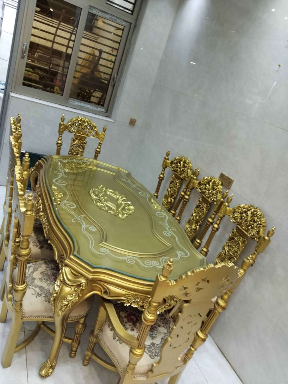 ميز طعام مصري دمياطي 8 كراسي 
الجاد يدخل خاص او يتصل 
شارع فلسطين 
*********** بغداد, العراق
