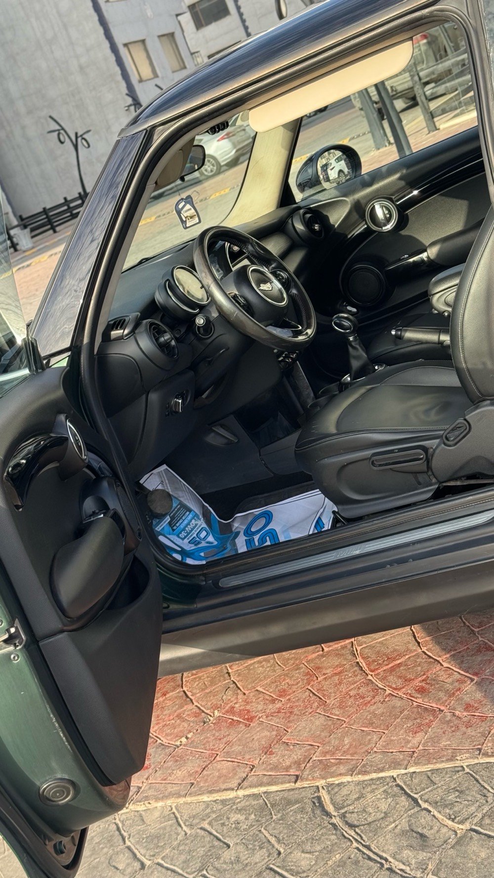 مني كوبر MINI COOPER
بلاد بدون اضفات ولا شي 
 تك باب توكلر فول مواصفات عدا فتحة
مديل : 2016 امريكي
ماشية : 78km الف
حادثها بنيد فقط بدون دواخل وبل عراق صار بيها باب صبغ
بصمة تشغيل علامة ترحيب مري شفط يدوي 
كشنات جلد بلادي كشنات تبريد
اوتو ستوب كروز سرعه تحديد مسار فول تحكمات ستيرن
لد داخلي متغير لايتات زنون 
كير اوتماتيك 3 قيادات نورمال و گرين و سبورت
محرك 1500 شلعة وسرعه ورياضي نشاط ونظافة السياره خير من الله جديدة وصافية
تراي سياره العراق كله
رقم بغداد مميز هزة سنوية جديد بسمي
العنوان : بغداد السيدية
السعر 90$ وبيها مجال.