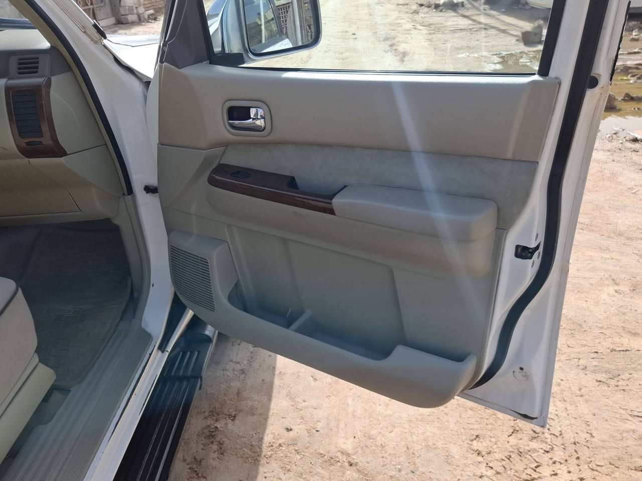 نيسان باترول سوبر سفاري ٢٠٠٨ رقم بصرة
حداده اي ار بي
تخم تاير ١٧
دواخل بيجي السيارة نضيفه 
مكفول من الصبغ
السعر ١٧٥ بيه مجال لشراي 
رقم *********** 
السياره مالت بيت
