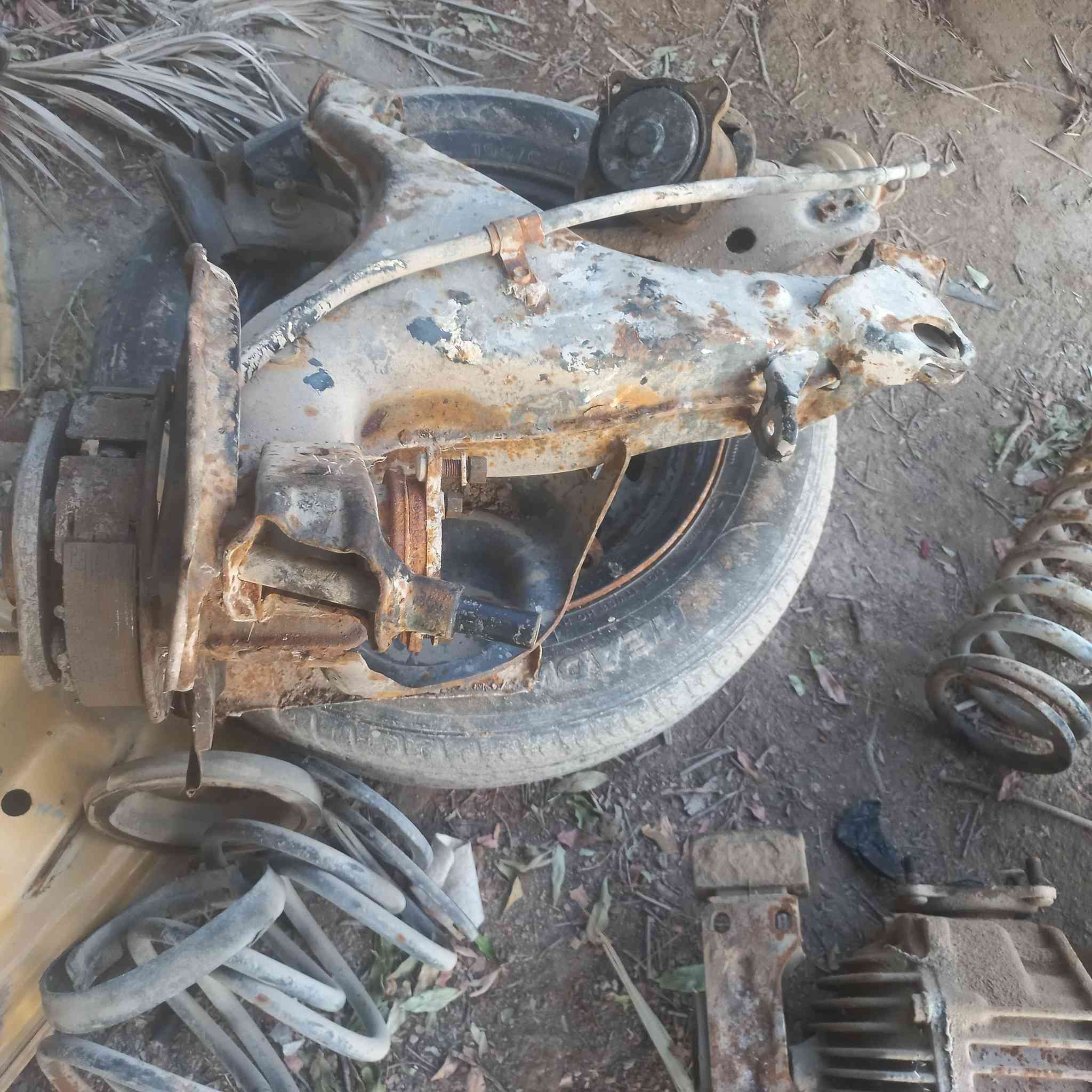 سلام عليكم
تفصيخ هارتوب 
اكسن نضيف 
طبله خلفيه جهت العبري 
لويات امامي وخلفي 
فج بريك عدد ٤ 
كاردن قطعتين مع شيال 
صالنصه كامله 
درايمات 
ضفيره كامله 
عنوان الديوانيه الحمزه الشرقي ***********
