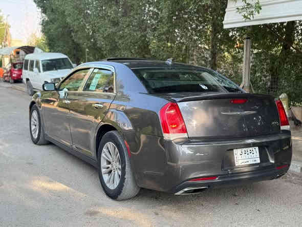 اوبامه 2017 
C300
وارد امريكي كلين بدون حادث 
وبل عراق صار بيهة صبغ بابين وجاملغ الخلفي صبغ فقط

فول ١/١
بنرامه 
بصمه 
كير ماوس 
شاشه كامره 
تبريد قطعتين
كشنات جلد +كهرباء 
وباقي مواصفاتهة معروفه

مكينه ٦
مكينه كير مكفولات
رقم بغداد مشروع وطني تحويل ثاني يوم
معروضه 185
عنوان بغداد شارع فلسطين 
***********
