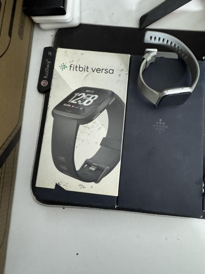 شلعة ساعات Fitbit عدد 7 عاطلات أبيعهن شواحن وسيورة
4قطع بيهن شواحن 
3 مابيهن شحن 
السعر للكل ٧٠ الف مع التوصيل


**إذا كنت صاحب هذا الإعلان وتريد حذفه لأي سبب، رجاءا أرسل رسالة إلى الدعم الفني**