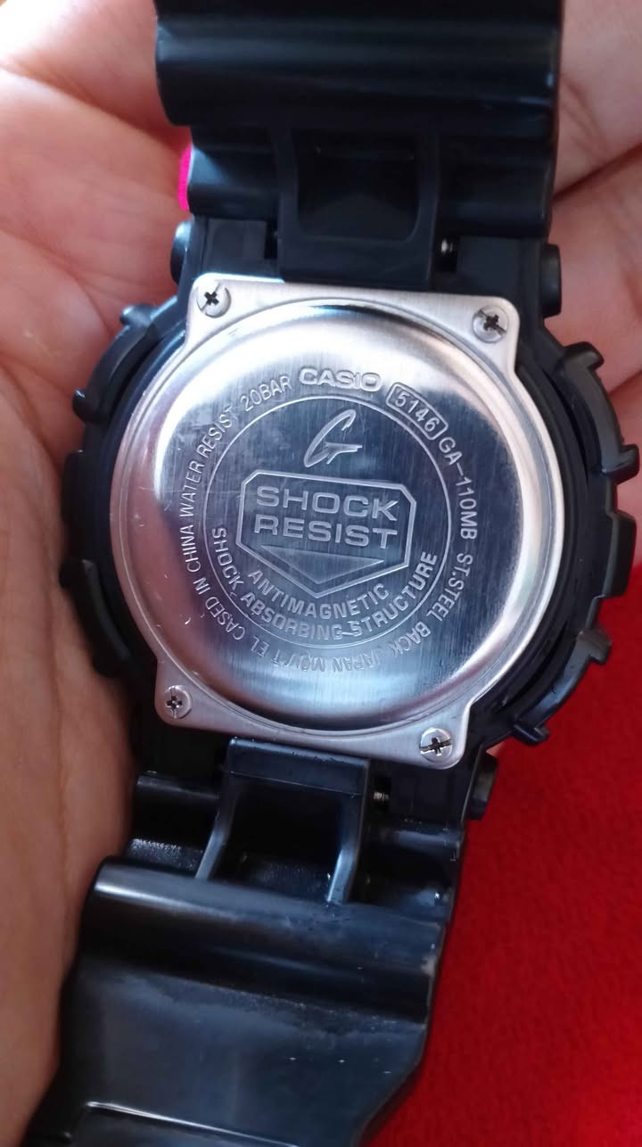 ساعة كاسيو جي-شوك (Casio G-Shock) موديل GA-110MB-1A تتميز بتصميمها الأسود غير اللامع مع لمسات حمراء خفيفة.نوع العرض: تناظري-رقمي (Analog-Digital).المميزات: مقاومة للصدمات، ومقاومة للماء حتى عمق 200 متر.المادة: هيكل وسوار مصنوعان من الراتنج المتين.متاح شحن بفضل الله جميع المحافظات الاسكندرية, مصر


**إذا كنت صاحب هذا الإعلان وتريد حذفه لأي سبب، رجاءا أرسل رسالة إلى الدعم الفني**