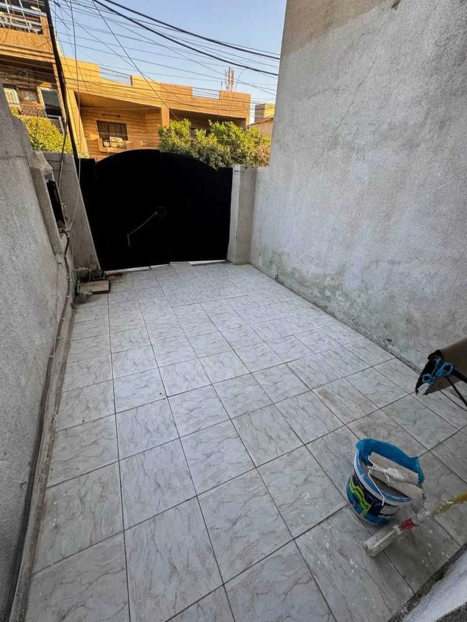 🏡 إعلان إيجار مميز 🏡
للإيجار بالسيدية ✨
مشتمل طابق أرضي بمساحة 150 متر

يحتوي على:
🛏️ غرفتين نوم
🛋️ صالة واسعة
🍳 مطبخ
🚿 خدمات
🚗 كراج كبير

✅ معزول عزل تام
✅ مناسب للعوائل وموقع مريح للسكن

📞 للاستفسار أكثر تواصل عبر الرقم التالي:
***********
