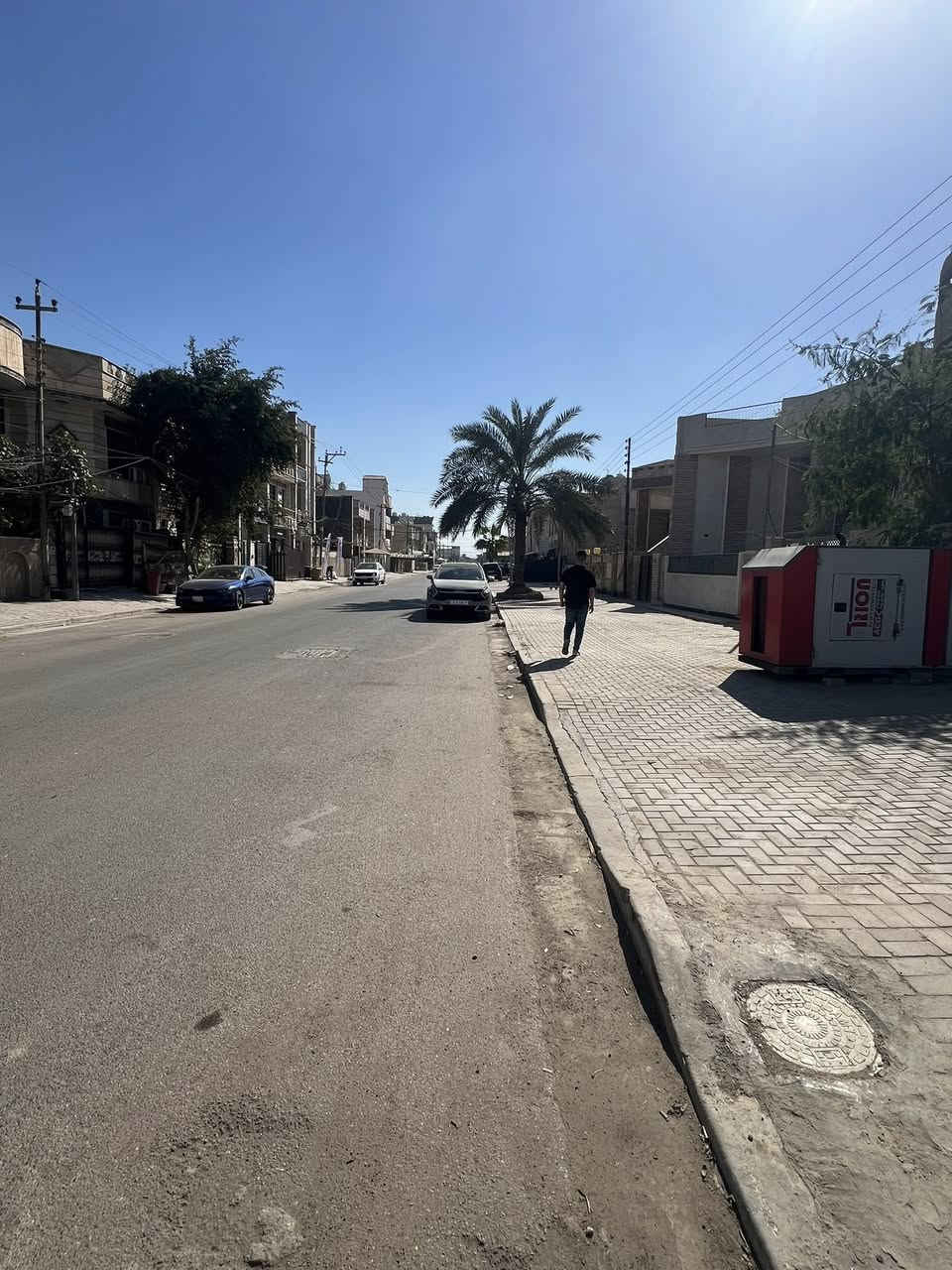 بسم الله الرحمن الرحيم

مكتب مهند الغريري للوساطه العقاريه 

للبيع بغداد السيديه مربع الضباط دار ١٩٦ متر واقع 

حال ٢٠٠ سند مستقل العقار

واجهيه ٧:٩٠ نزال ٢٥ 

شارع ٢٠ متر رصيف ٧ متر 

بيت فول درجه اولى بناء زيرو ٢٠٢٥ 

يحتوي ٥ غرف نوم وخدمات صحيه ٥ 

صاله مطبخ هول داخلي

 

واجهيه مرمر ارضيات مرمر بيبان قاصه 

شغل درجه اولى 

سند مستقل الدار 🏠 يقع على شارع الكويتي

السعر المطلوب مليار و٢٥٠ مليون دينار عراقي 

لمعرفه تفاصيل اخره على عقار او معاينه 

زياره المكتب السيديه شارع العلوه مقابيل مدرسه 

حلم الغد الاهليه وقرب مطعم سماش

***********
