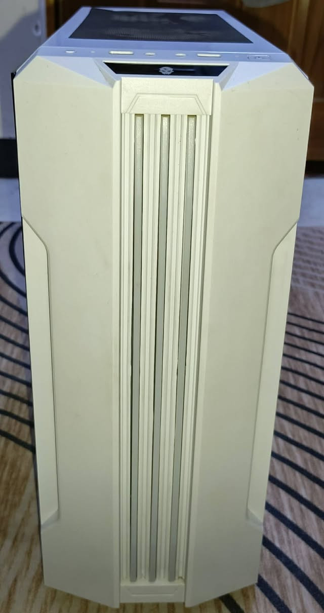 قطع pc براندات مستعمله 
⭐️ كيس: حجم متوسط خارج ابيض داخل اسود  وجه RGB
 سعر 35

⭐️ بور سبلاي : براند WARRIOR 500w سعر 35 

⭐️ مذربورد : msi h310m pro- vl يدعم جيل 8 و جيل 9  يحتوي على 6 منافذ USB و 2 منهن ينطن كهرباء بس ما يشتغل عليهن شي .. سعر 35

⭐️ معالج : intel core i3 9100f 3.60ghz سعر 45 

⭐️ مبرد غازي : ماعرف اسم الشركه مالته وكلش زين حرارة المعالج ما تعبر ال 60  بالضغط  نقصه قاعده بس سعره 10
 وارجع اكول كلهن براندات مابيهن قطعه امزون او معاد تصنيعهة
طورت التجميعه ودابيعهن شلعة
 السعر الكلي 160 الف 
ماعندي توصيل تجيني للبيت تاخذهن 
بغداد / الشعب 
*********** فقط واتساب او خاص
