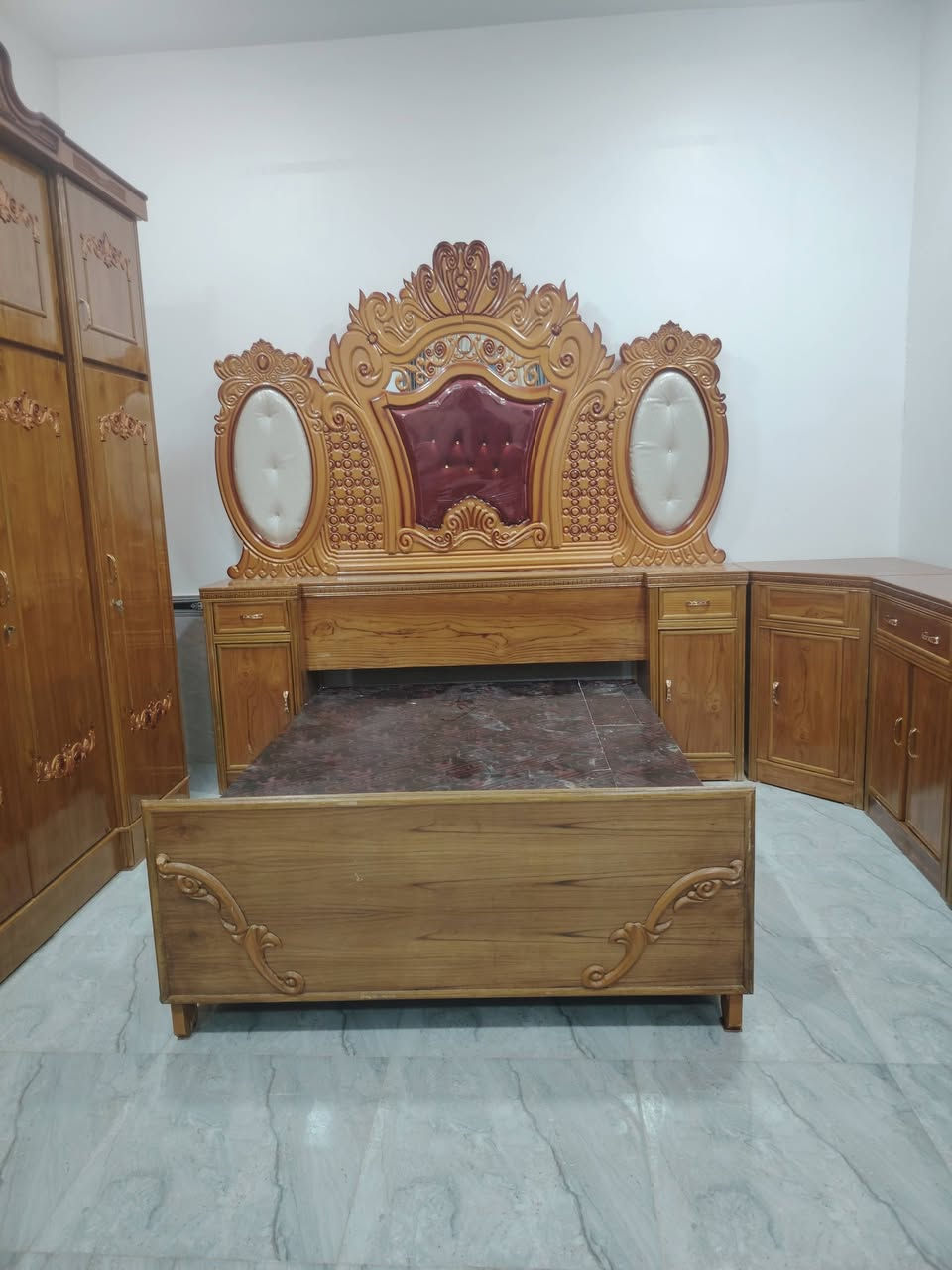 السلام عليكم توجد غرفت نوم للبيع صاج عراقي مستخدم شي قليل المكان بالرمانه البوعبيد مستخدم شهر واحد فقط للإستفسار التصال عل هاذ رقم ***********
