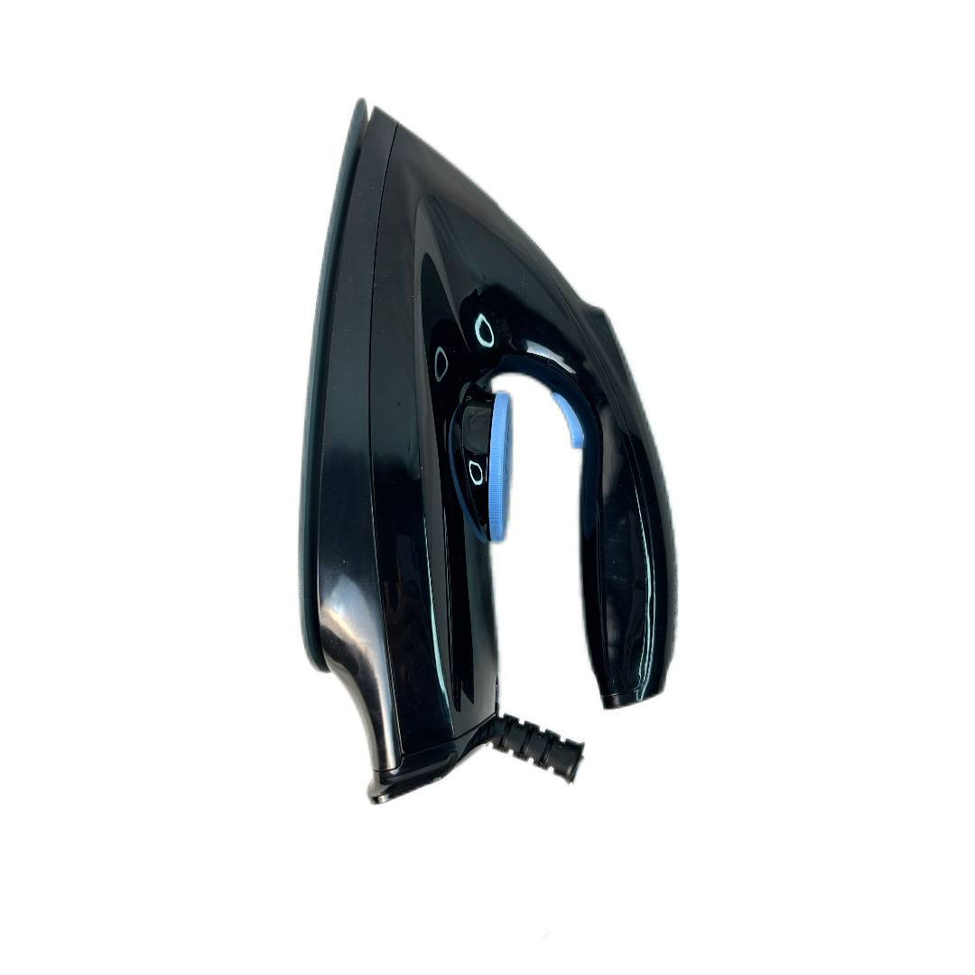 السلام عليكم ورحمة الله وبركاته 

احصل على نتائج كي احترافية بكل سهولة مع مكواة البخار القوية المصممة لتمنحك أداءً استثنائياً ولمسة نهائية مثالية لكل قطعة ملابس 👕✨
سواء كانت ملابسك خفيفة أو أقمشة ثقيلة، هذه المكواة هي الحل الأمثل لإزالة أصعب التجاعيد بسرعة وكفاءة، لتبدو ملابسك دائماً بأفضل مظهر.
💨 قوة بخار مذهلة لأداء أسرع
بقدرة تتراوح بين 2400 – 2800 واط وضغط بخار يصل إلى 6 بار، توفر لك قوة اندفاع مثالية تخترق الأقمشة بعمق.
إنتاج بخار يصل إلى 100 غرام/دقيقة مع وظيفة تعزيز البخار يمنحك نتائج فورية حتى مع أقسى التجاعيد.
👗 بخار عمودي لراحة أكبر
ميزة الكي العمودي تتيح لك استخدام البخار بسهولة على:
الستائر
الملابس المعلقة
المفروشات الخفيفة
من دون الحاجة إلى طاولة كي.
🧼 تنظيف ذاتي وصيانة سهلة
بفضل وظيفة التنظيف الذاتي، تحافظ المكواة على أدائها العالي لفترة طويلة.
كما أن خزان الماء القابل للإزالة بسعة 1.2 لتر يجعل إعادة التعبئة والتنظيف أكثر سهولة وراحة.
🪶 انزلاق ناعم على جميع الأقمشة
قاعدة سيراميكية مقاومة للالتصاق تضمن:
انزلاقاً سلساً
توزيعاً متساوياً للحرارة
حماية أفضل للأقمشة
🔌 تصميم عملي ومريح
طول السلك: 1.65 متر مع مساحة مدمجة لتخزينه
الأبعاد:
الطول: 37 سم
العرض: 20 سم
الارتفاع: 27 سم
تصميم مدمج يناسب أي مساحة ويوفر سهولة في الاستخدام والتخزين.
✨ إذا كنت تبحث عن أداء قوي، نتائج سريعة، وسهولة في الاستخدام تدوم طويلاً — فهذه المكواة هي خيارك المثالي.
اجعل عملية الكي أسرع، أسهل، وأكثر احترافية من اليوم!
عرض محدود💫 
سعر المكواة // 64,000 الف د.ع
للطلب والاستفسار/ مراسلة واتساب ***********
