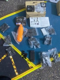 قطعتين • وحدة بيها بطارية • ملحقات كاملة