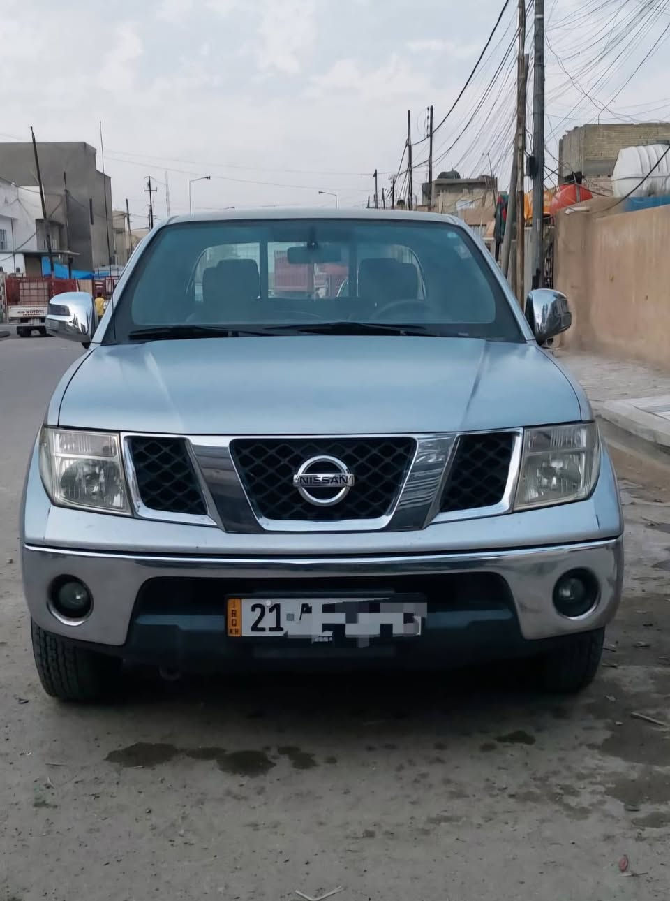 سلام عليكم
عندي بيكم نيفاره موديل 2009 

رقم سليمانيه جديد الدولي شرط التحويل 

مكينه لا بخار ولا تنقيص خير من الله 

كير عادي صدر مامي خلفي جديد تبريد ثلج 

بيه صبغ الباب الخلفي اليمنه 

مكان سياره بغداد الرصافه السعر 90

رقم الهاتف ***********
