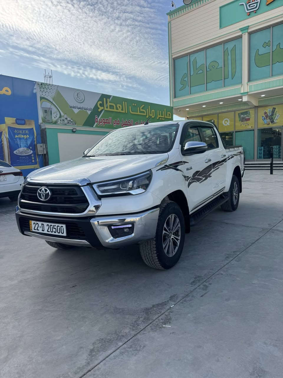 السلام عليكم للبيع تويتا هايلوكس 2022سعودي ماشيه 88الف  
مكاني واسط الصويره 
***********
