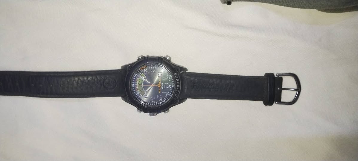 ساعة تايمكس إكسبدشن نظام العرض المزدوج (Ana-Digi) تقنية الإضاءة INDIGLO
مقاومة الماء: تصل إلى 100
قطر هيكل الساعة (Case Diameter): يتراوح بين 42 ملم إلى 45


**إذا كنت صاحب هذا الإعلان وتريد حذفه لأي سبب، رجاءا أرسل رسالة إلى الدعم الفني**