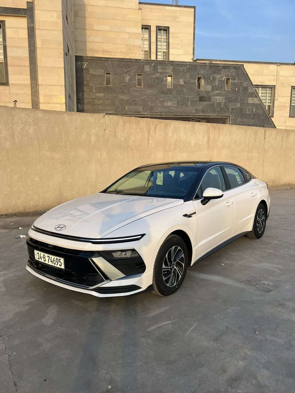 السلام عليكم 

هونداي سوناتا مديل 2024 

خليجي هايبرد كهرباء بانزين 

مكينه ألفين 

بصمه وتشغيل عن بعد وشاشه دجتل 
 وحساس امامي خلفي  ورادارات جانبيه 

تكسي دبي ربع البنيد صبغ فقط الباقي كفاله 

مكينه كيره بطاريات كله كفاله 

رقم بصره بأسمي تحويل ثاني يوم 

السعر 185$

 مكاني البصره / ***********
