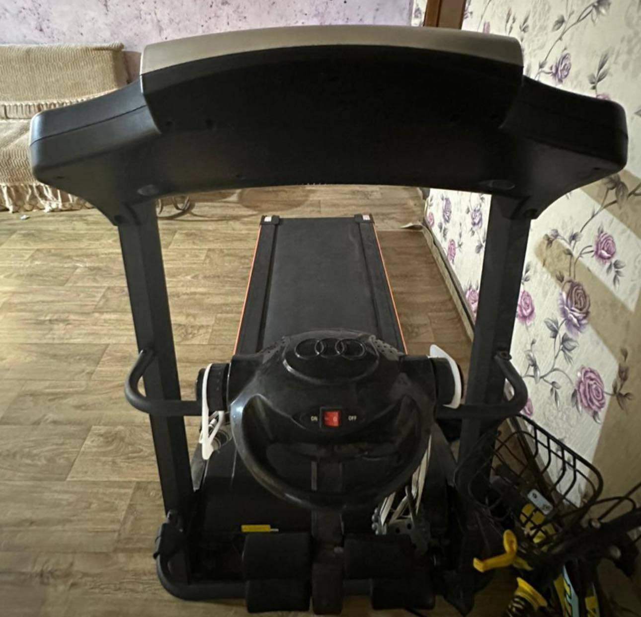 جهاز جري كهربائي من شركة سبيد فتنسSpeed Fitness متعدد السرعات جبلي
يحتوي على شاشة عرض الوقت،السرعة،المسافة،
نبضات القلب ،والسعرات الحراية،حزام تكسيرالشحوم،
بالإضافة إلى  إمكانية تشغيل ملفات صوتية،
تصميم قابل للطي لسهولة التخزين
مستخدم قليل جداً 
النظافة 95‎%‎
السعر600


**إذا كنت صاحب هذا الإعلان وتريد حذفه لأي سبب، رجاءا أرسل رسالة إلى الدعم الفني**